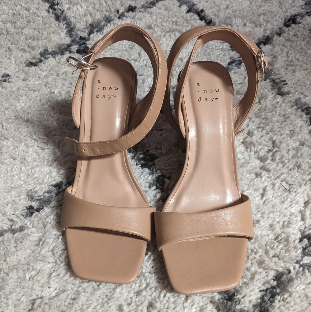 Sz 6 Heels